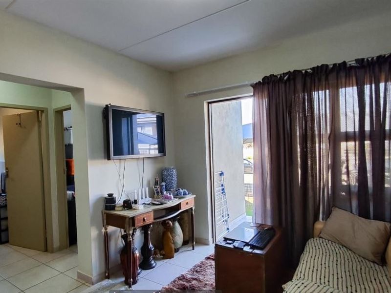 Apartment For Sale In Benoni - Photo 4