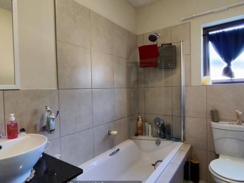 Apartment For Sale In Benoni - Photo 10