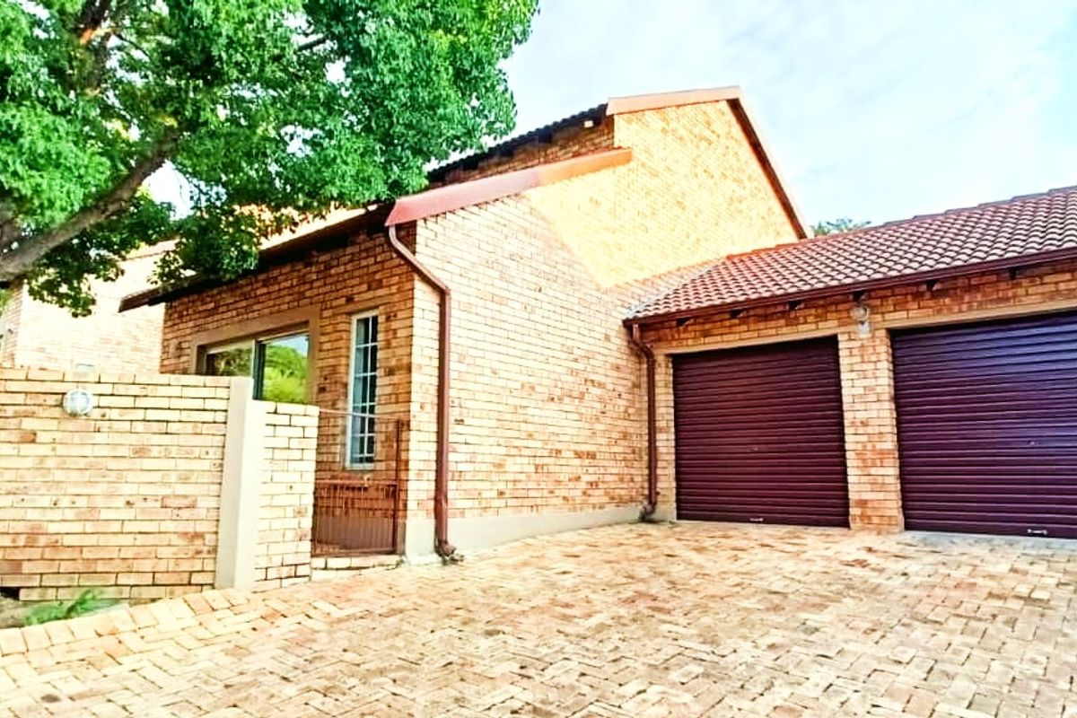 Townhouse For Sale In Centurion - Photo 2