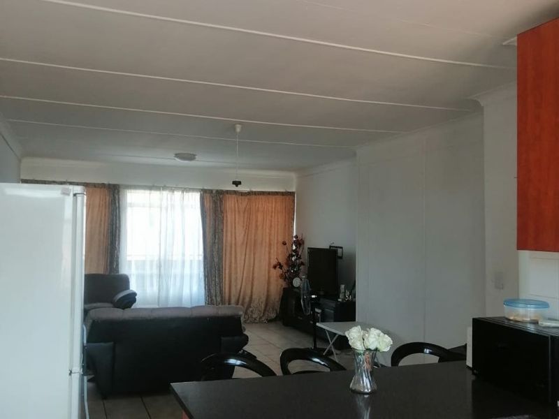 Apartment For Sale In Kempton Park - Photo 2
