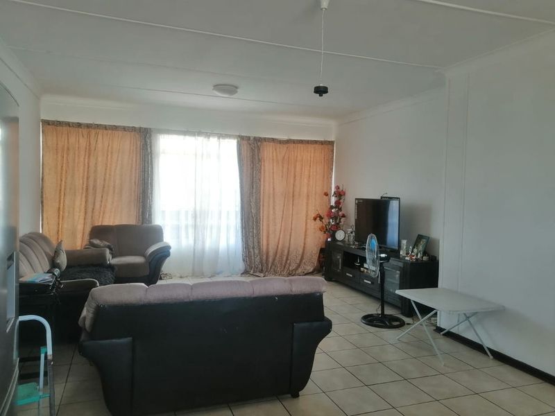 Apartment For Sale In Kempton Park - Photo 3