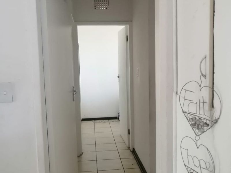 Apartment For Sale In Kempton Park - Photo 8