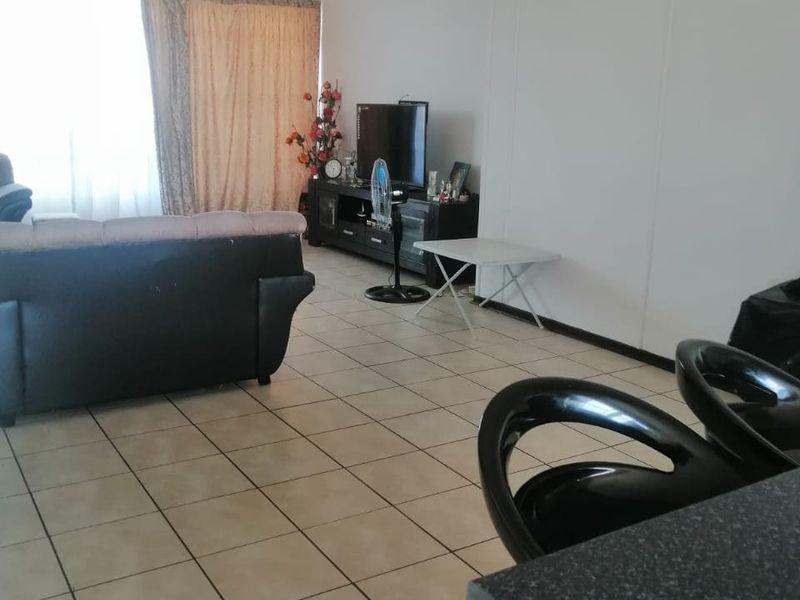 Apartment For Sale In Kempton Park - Photo 1