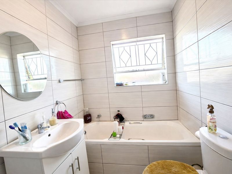 Apartment Pending Sale In Sandton - Photo 10