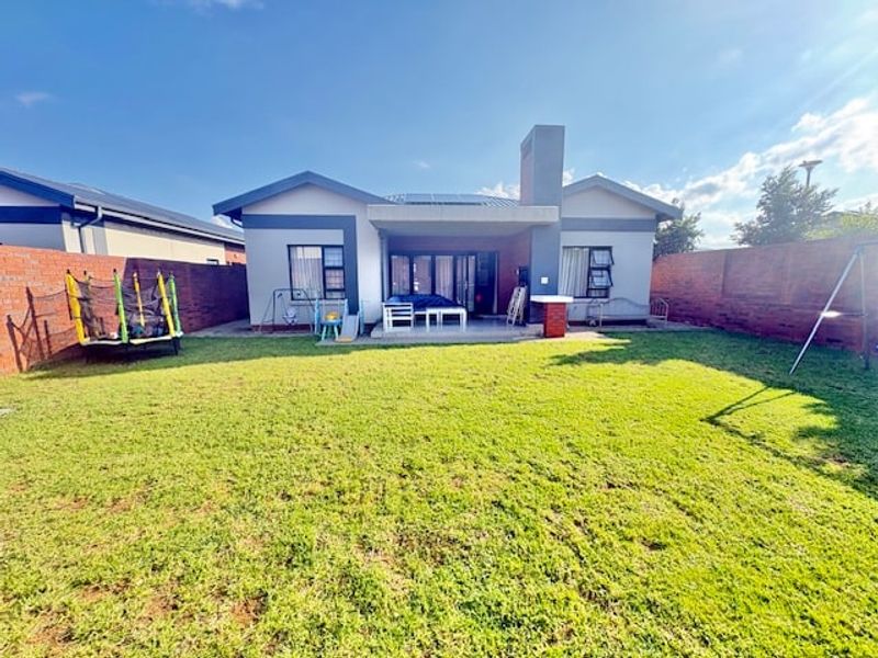 Townhouse For Sale In Midrand - Photo 2