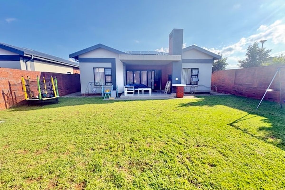 Townhouse For Sale In Midrand - Photo 2