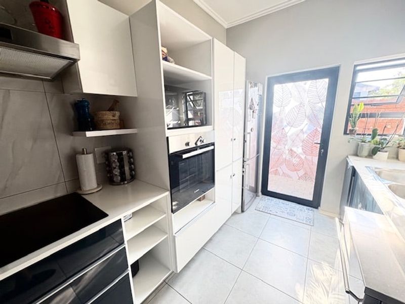 Townhouse For Sale In Midrand - Photo 6