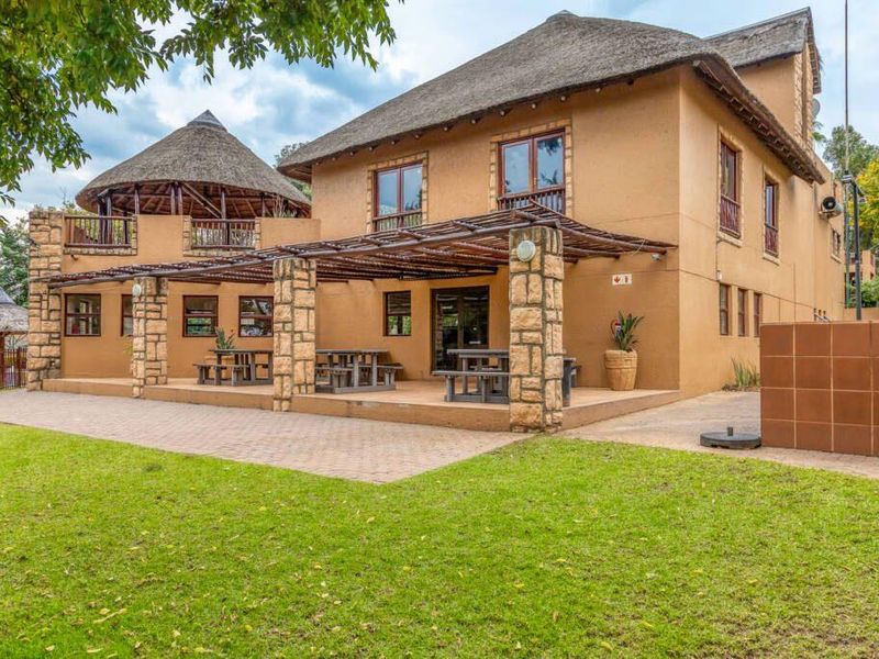 Apartment For Sale In Sandton - Photo 2