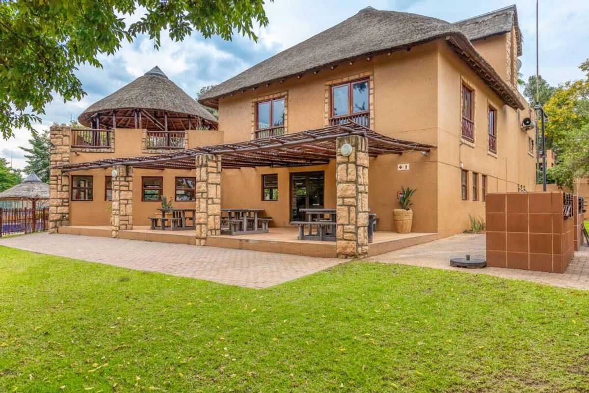 Apartment For Sale In Sandton - Photo 2