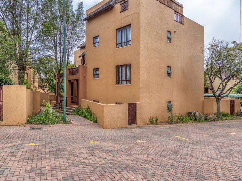 Apartment For Sale In Sandton - Photo 4
