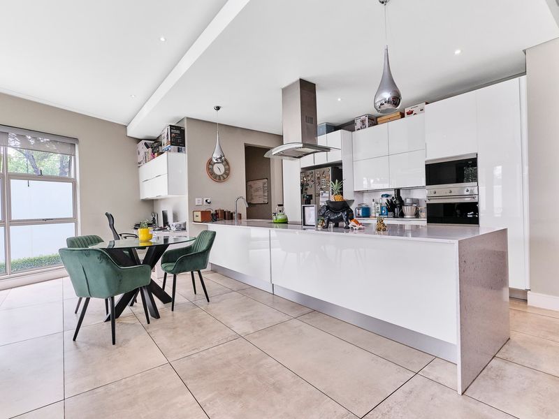 Apartment For Sale In Sandton - Photo 2