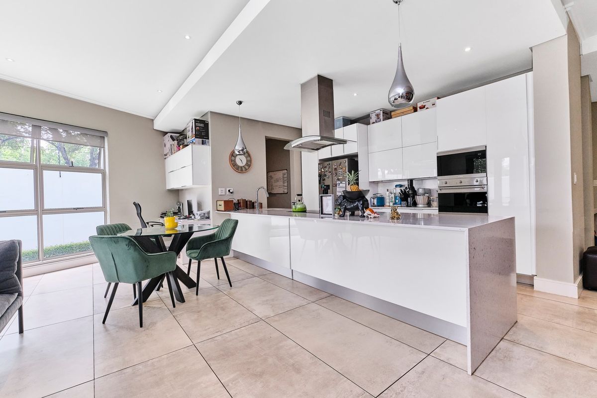 Apartment For Sale In Sandton - Photo 2
