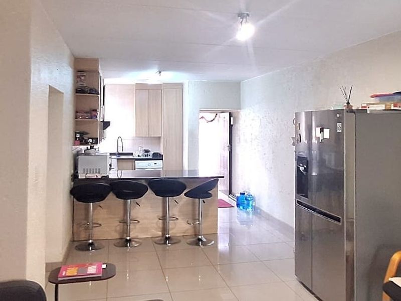 Townhouse For Sale In Midrand - Photo 2