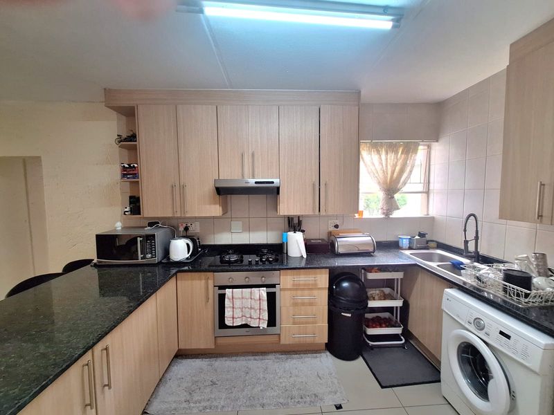 Townhouse For Sale In Midrand - Photo 4