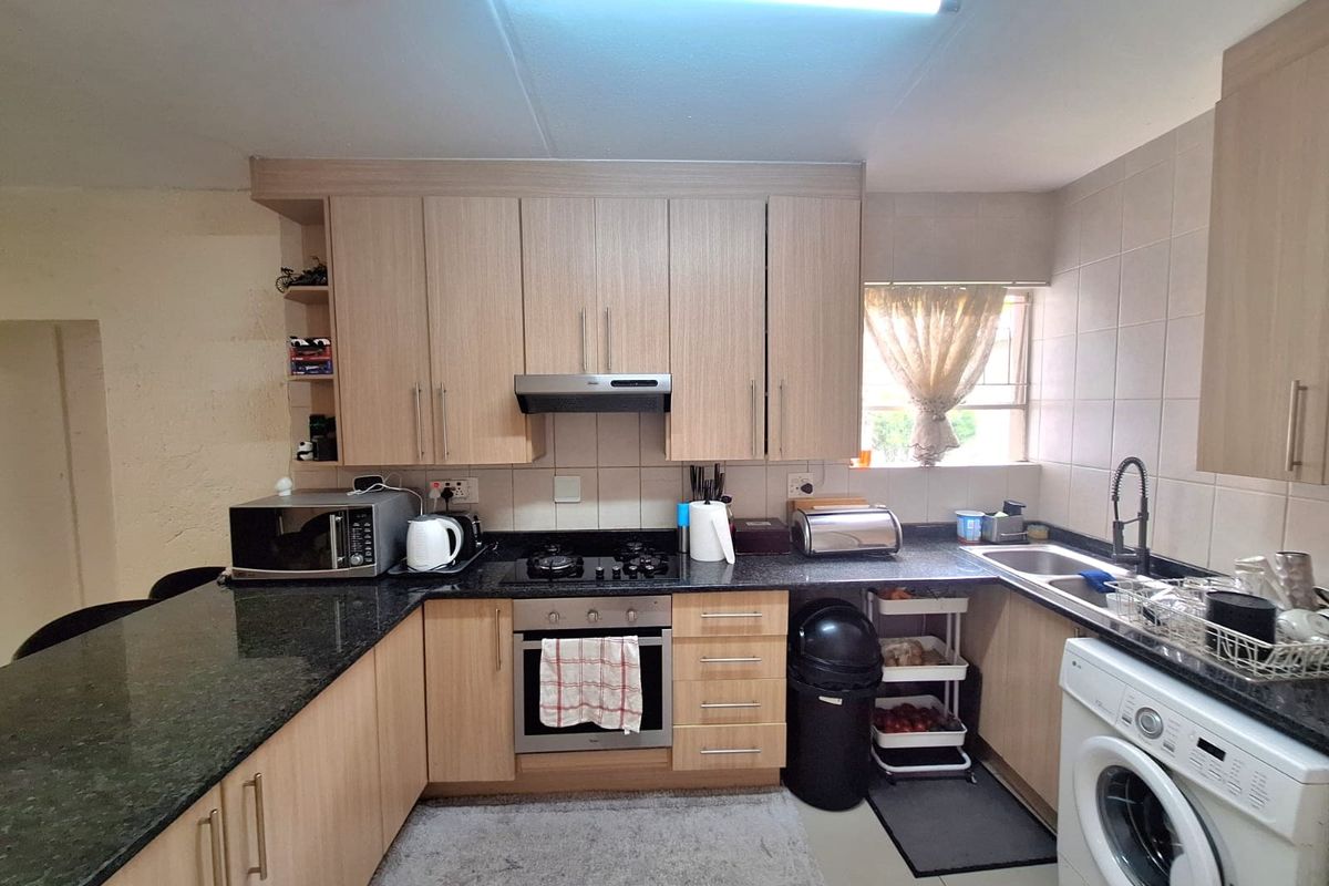 Townhouse For Sale In Midrand - Photo 4