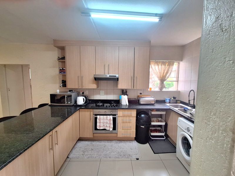 Townhouse For Sale In Midrand - Photo 3