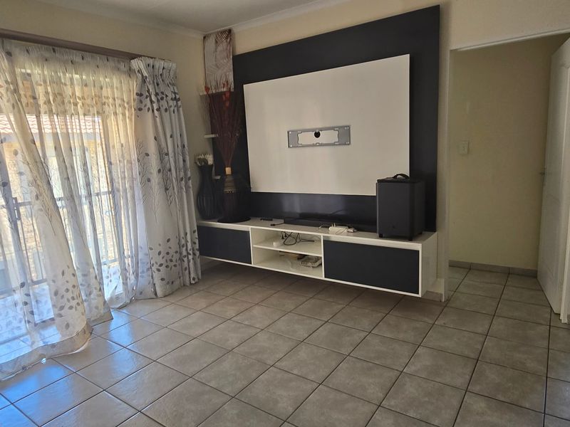 Apartment For Sale In Benoni - Photo 5