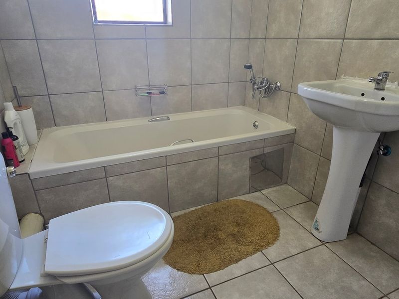 Apartment For Sale In Benoni - Photo 4