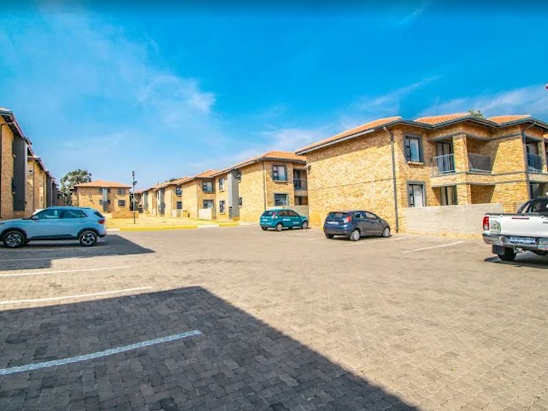Apartment For Sale In Benoni - Photo 1