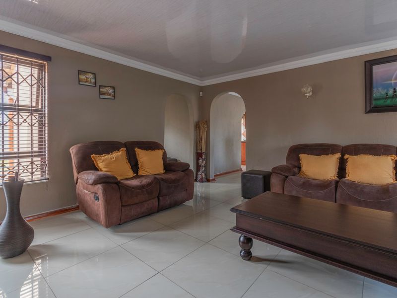 House For Sale In Benoni - Photo 4
