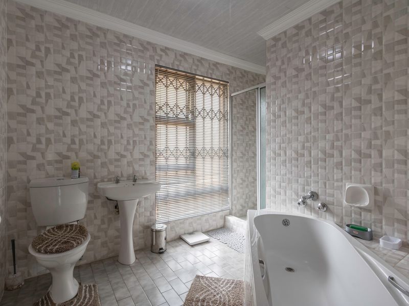 House For Sale In Benoni - Photo 10