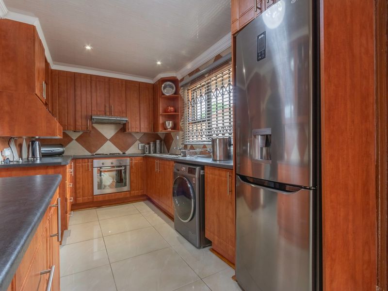 House For Sale In Benoni - Photo 2