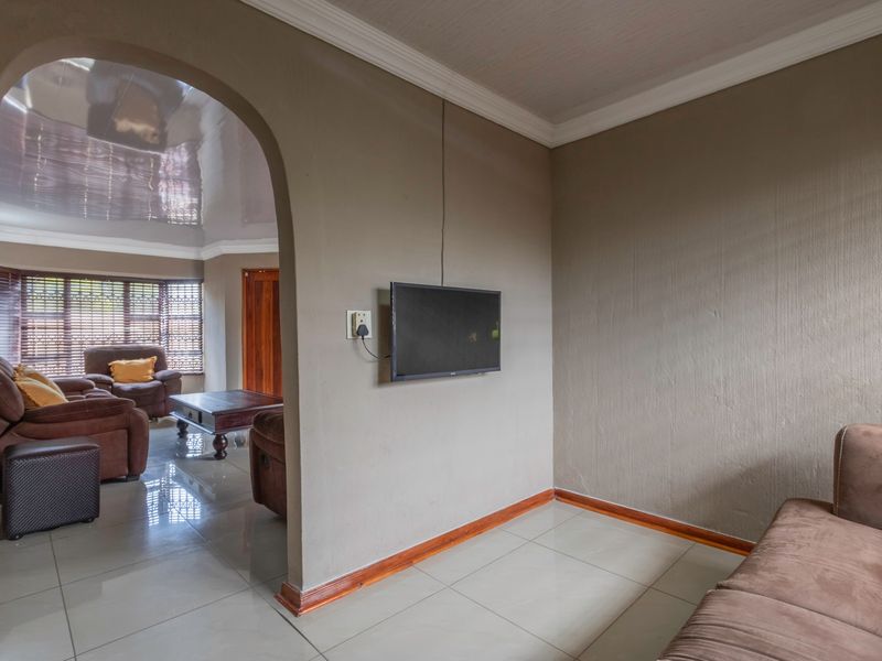 House For Sale In Benoni - Photo 6
