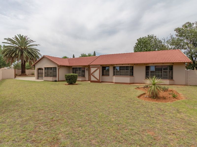 House For Sale In Benoni - Photo 1