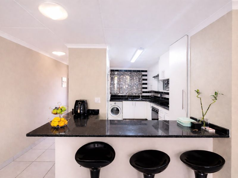 Apartment For Sale In Sandton - Photo 8