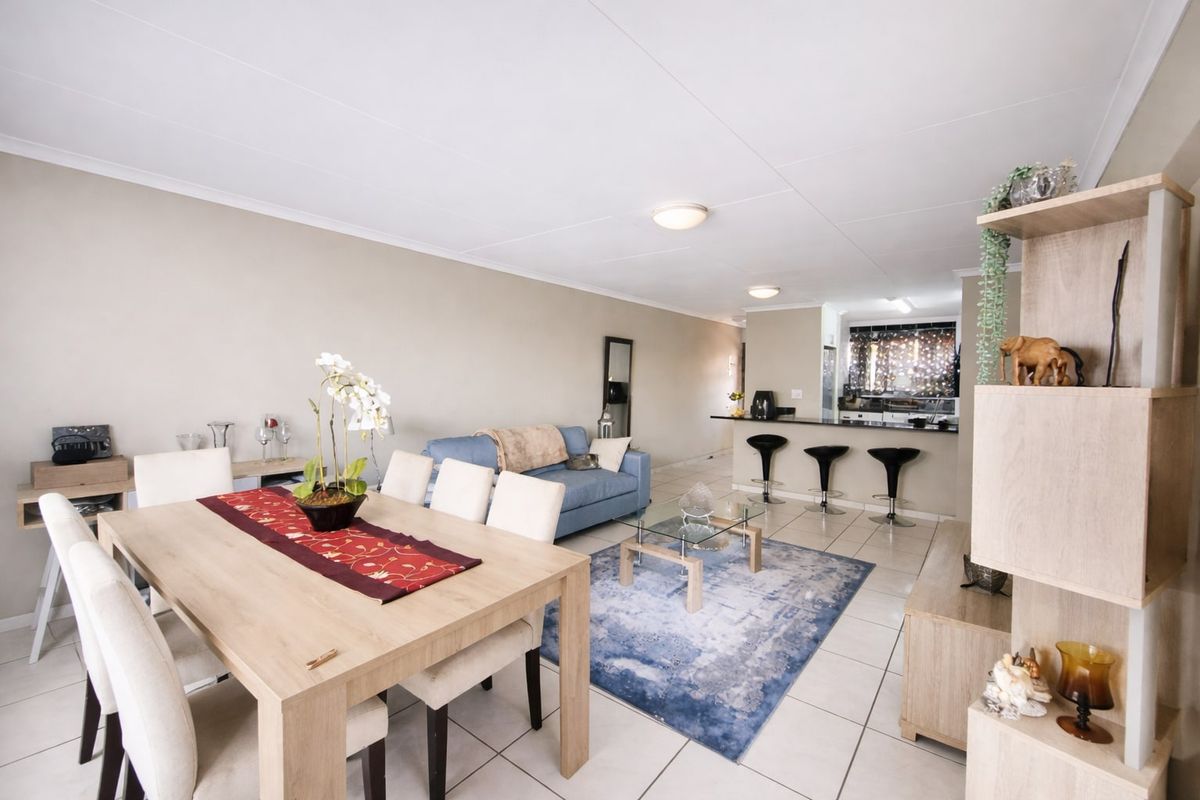 Apartment For Sale In Sandton - Photo 3