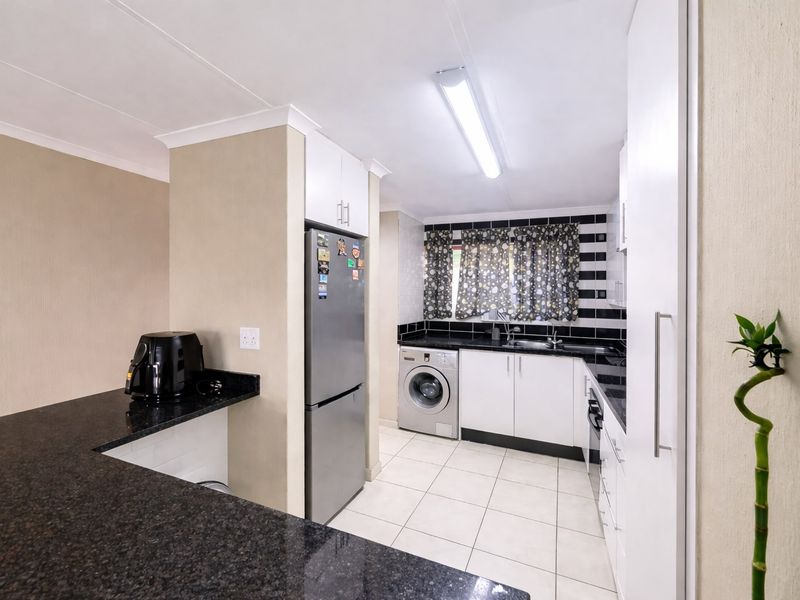 Apartment For Sale In Sandton - Photo 7