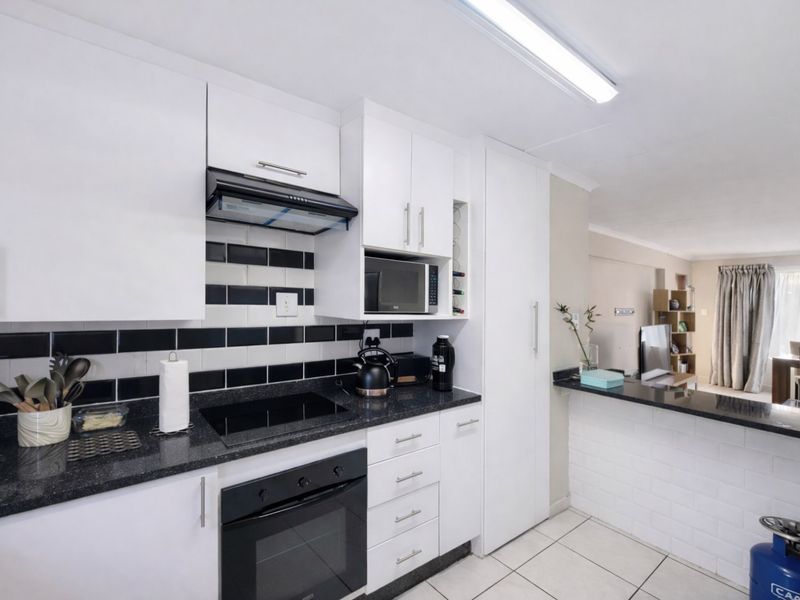 Apartment For Sale In Sandton - Photo 4