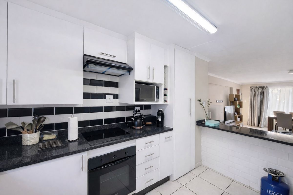 Apartment For Sale In Sandton - Photo 4