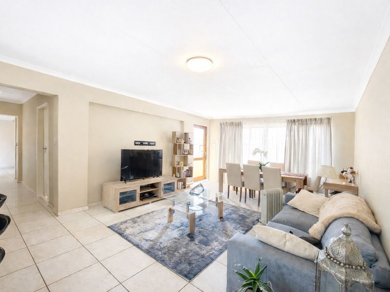 Apartment For Sale In Sandton - Photo 2