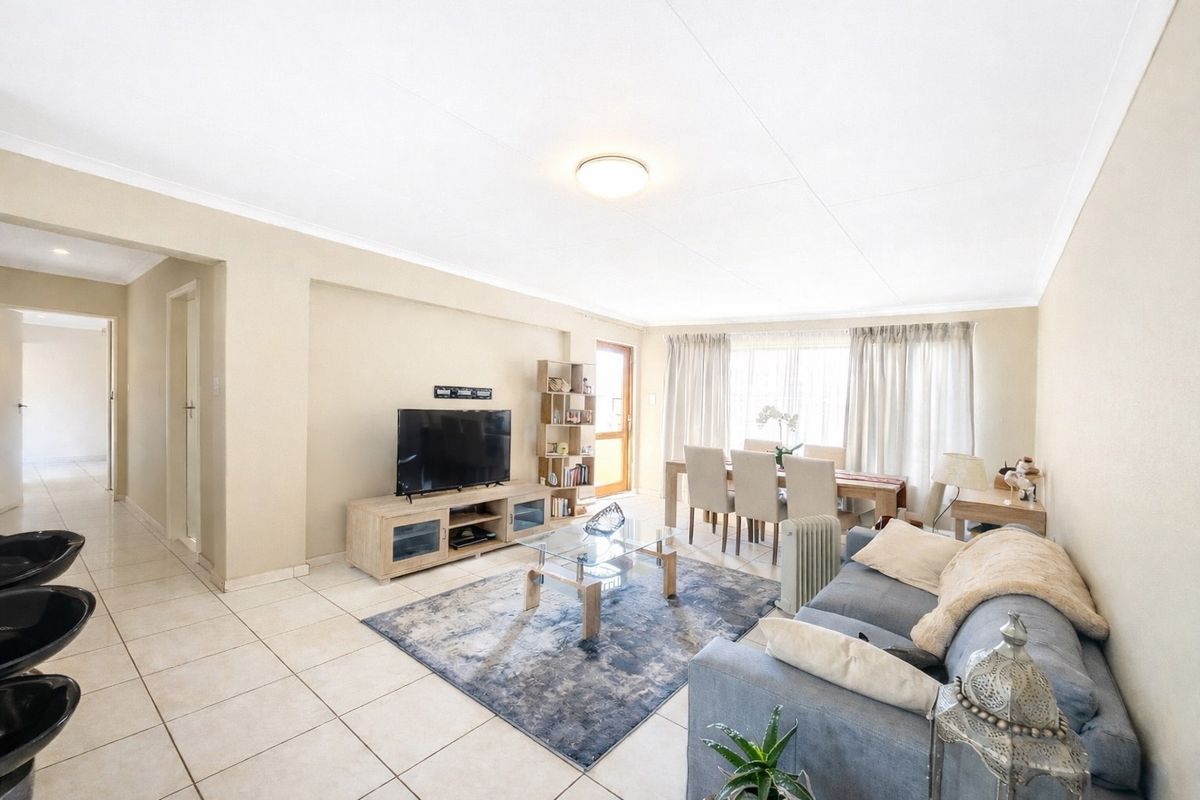Apartment For Sale In Sandton - Photo 2