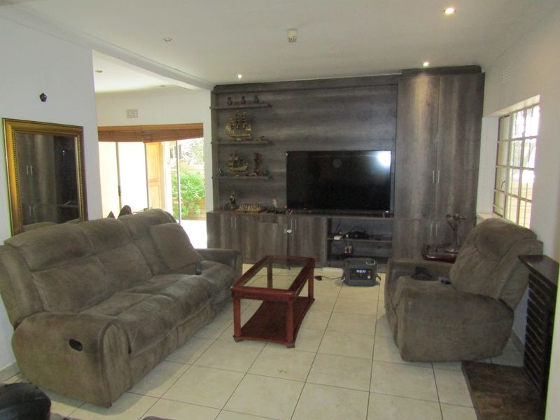 House For Sale In Johannesburg - Photo 4