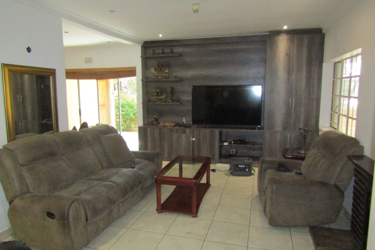 House For Sale In Johannesburg - Photo 4