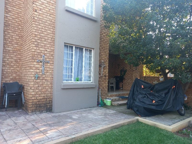 Townhouse Pending Sale In Pretoria - Photo 5