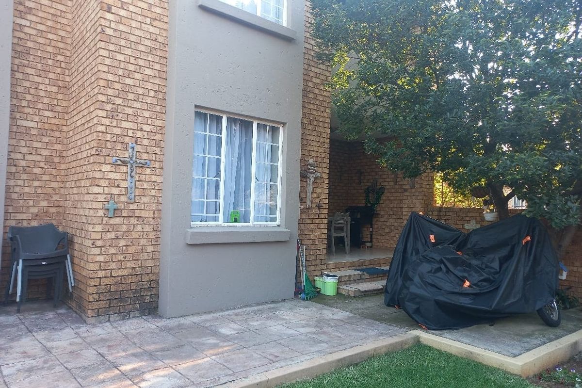 Townhouse Pending Sale In Pretoria - Photo 5