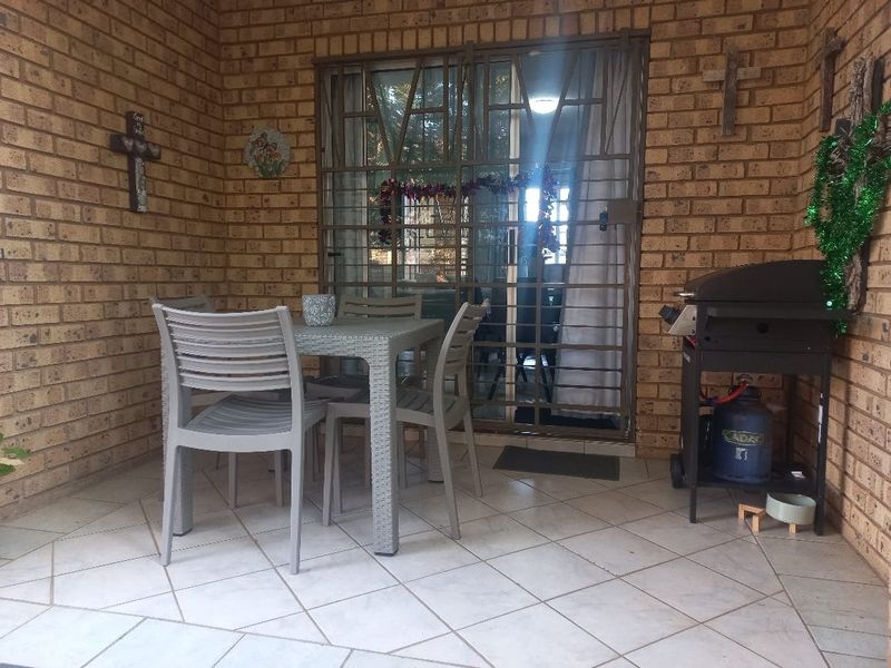 Townhouse Pending Sale In Pretoria - Photo 4