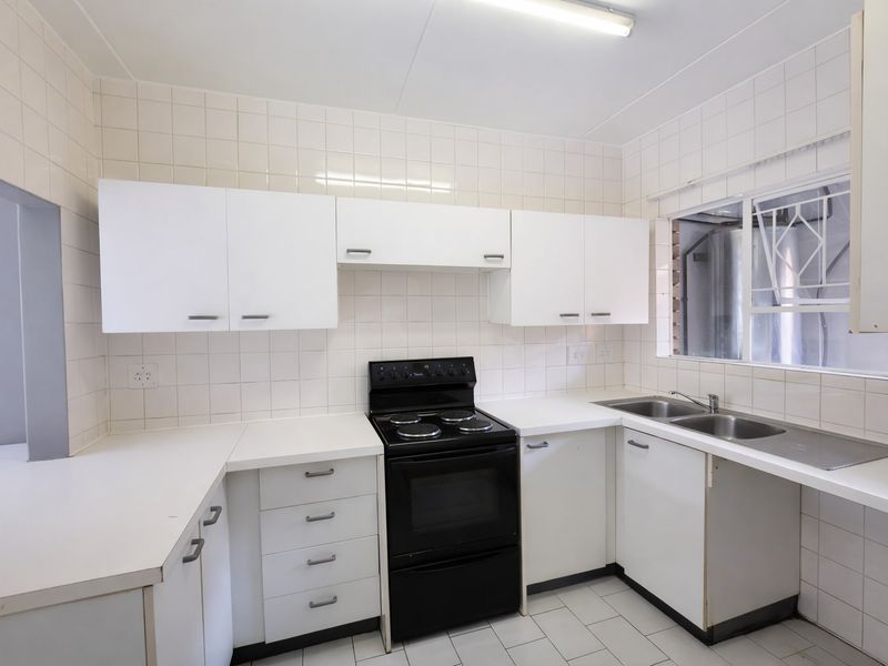Apartment Pending Sale In Sandton - Photo 4