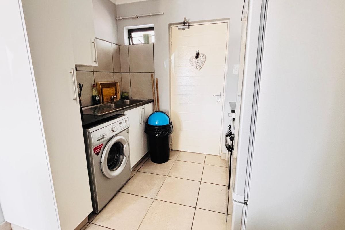 Apartment For Sale In Midrand - Photo 3