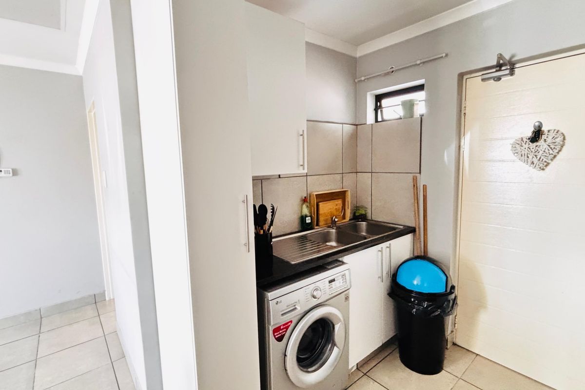 Apartment For Sale In Midrand - Photo 4