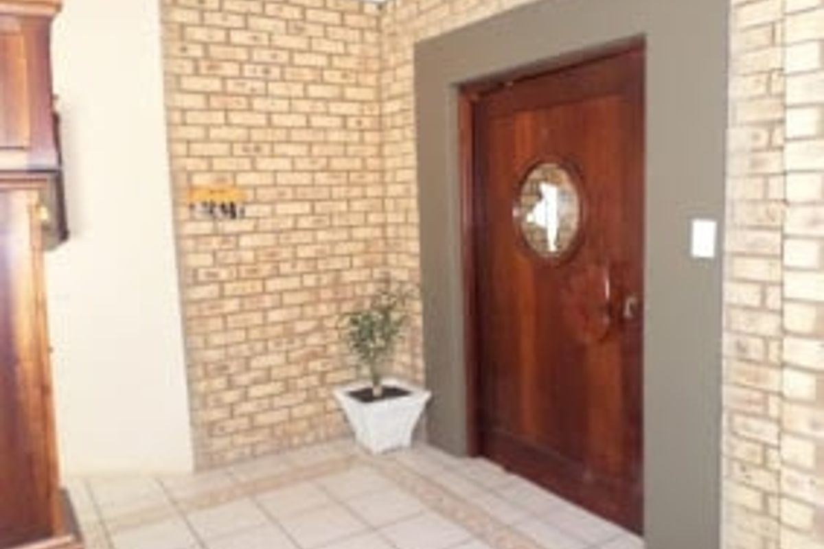 House Pending Sale In Trafalgar - Photo 3