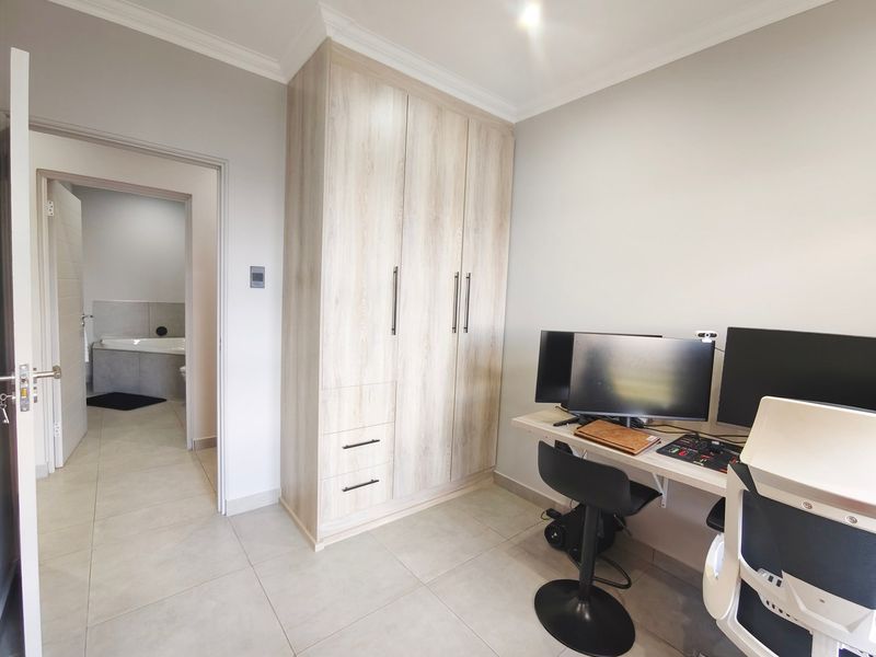 Townhouse For Sale In Bloemfontein - Photo 10