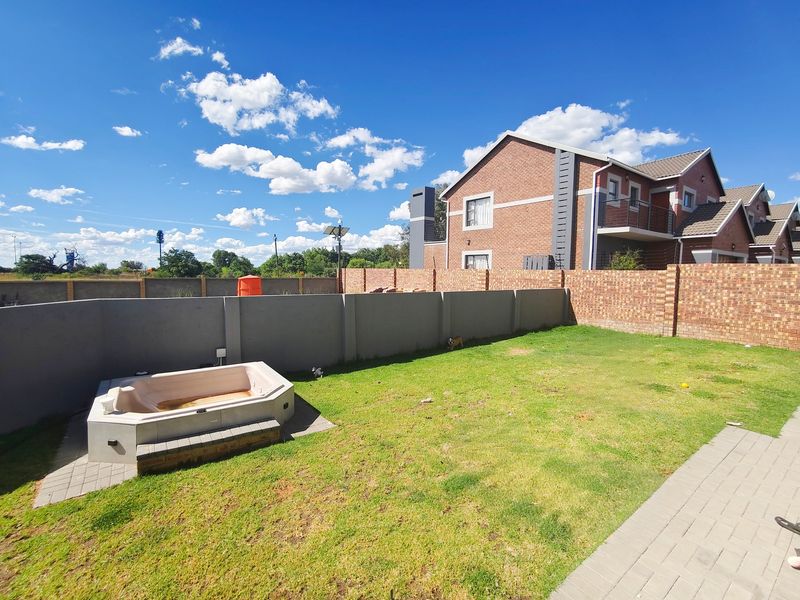 Townhouse For Sale In Bloemfontein - Photo 6