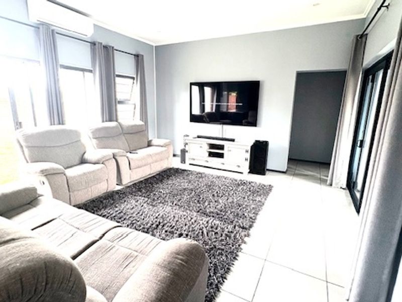 Townhouse For Sale In Midrand - Photo 9