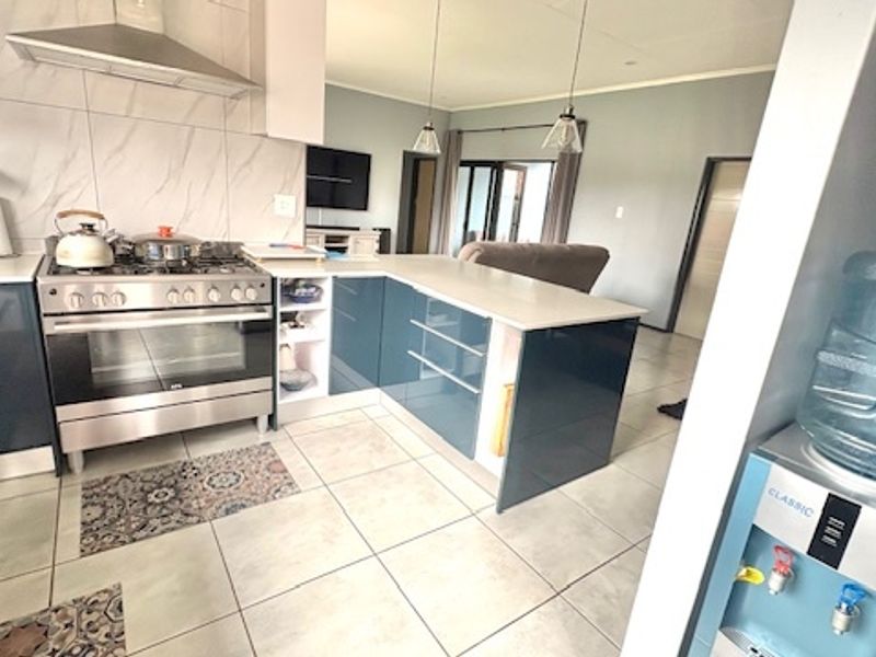 Townhouse For Sale In Midrand - Photo 3