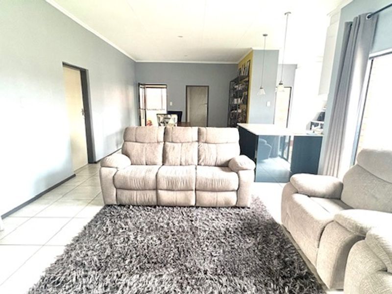 Townhouse For Sale In Midrand - Photo 7