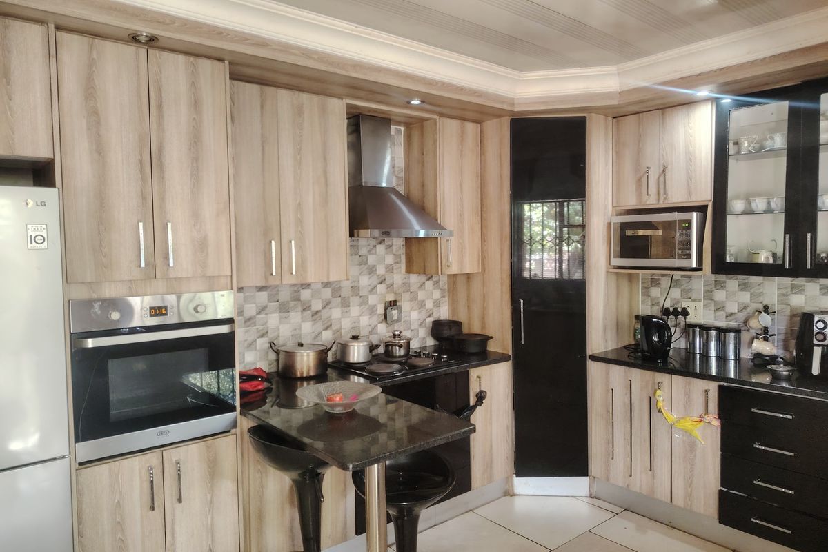 House For Sale In Nigel - Photo 3